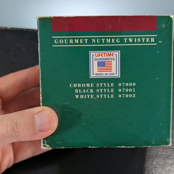 William Bounds Vintage Nut Twister, Chrome Nutmeg Spice Grinder, in Original Box - Picture 9 of 12